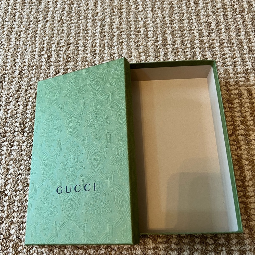Gucci box with ribbon